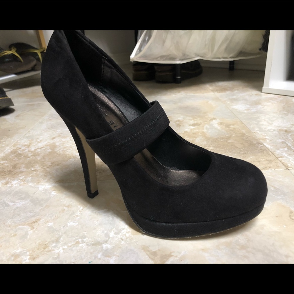 Madden Girl Black suede pump